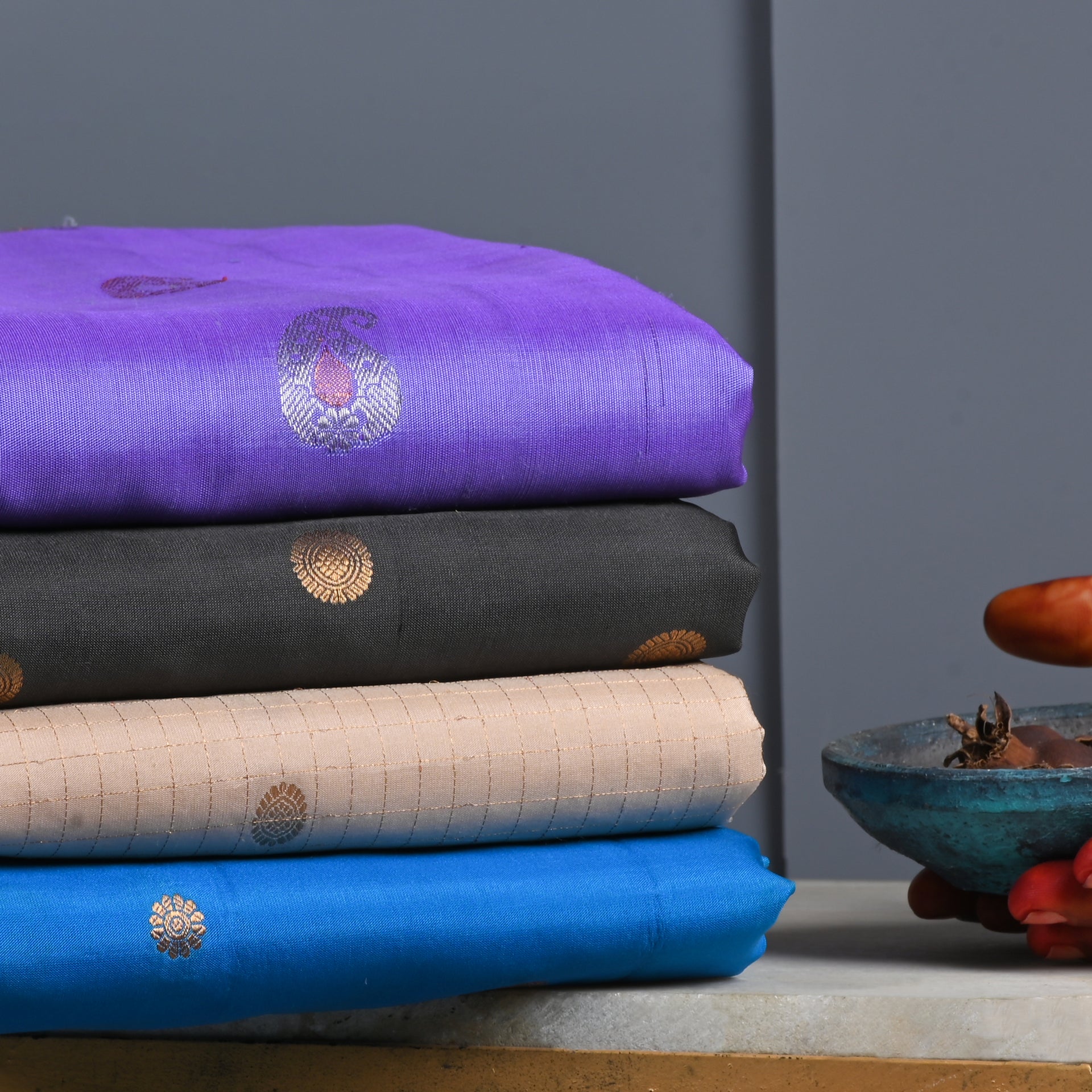 Unravelling the Elegance of Gadwal Silk Sarees: A Telangana Treasure