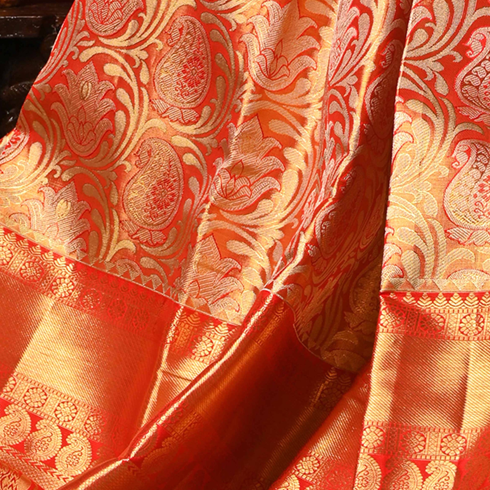 Kanjivaram Chronicles: The Allure of Borderless vs Big Border Sarees