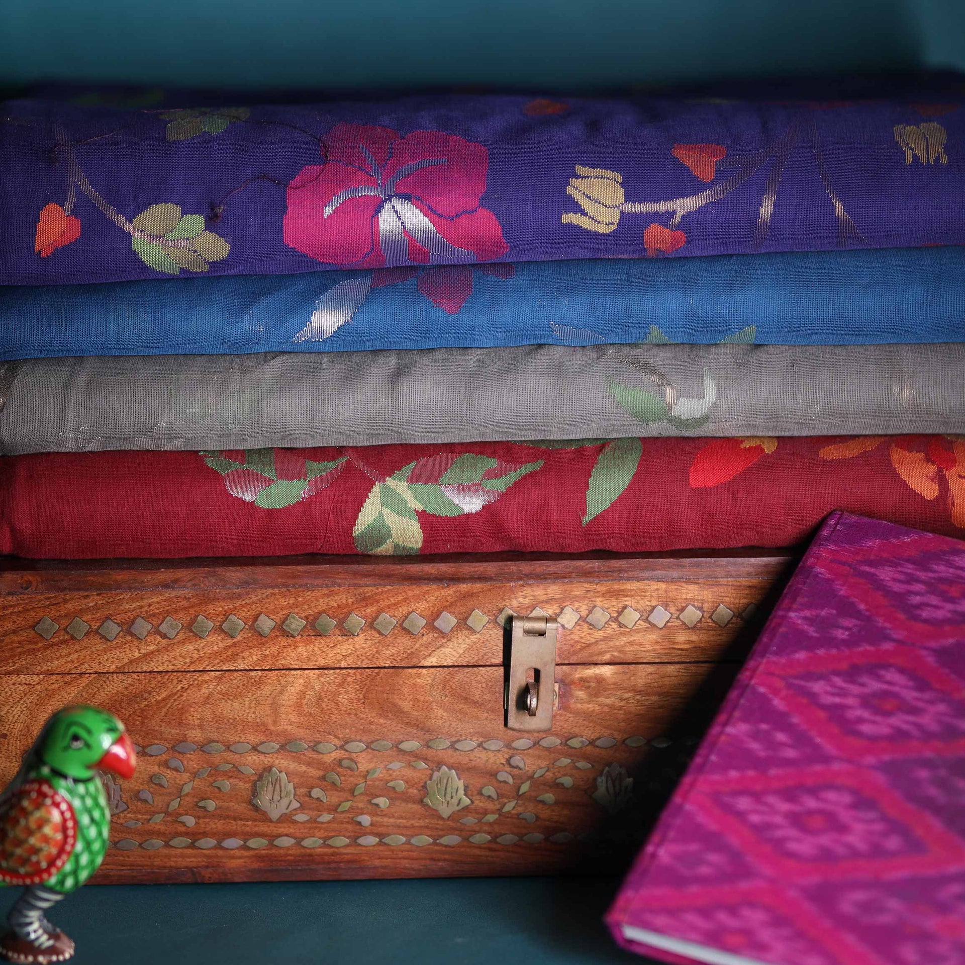 Unravelling the Enigma of Jamdani Sarees: History, Weaving, and Elegance