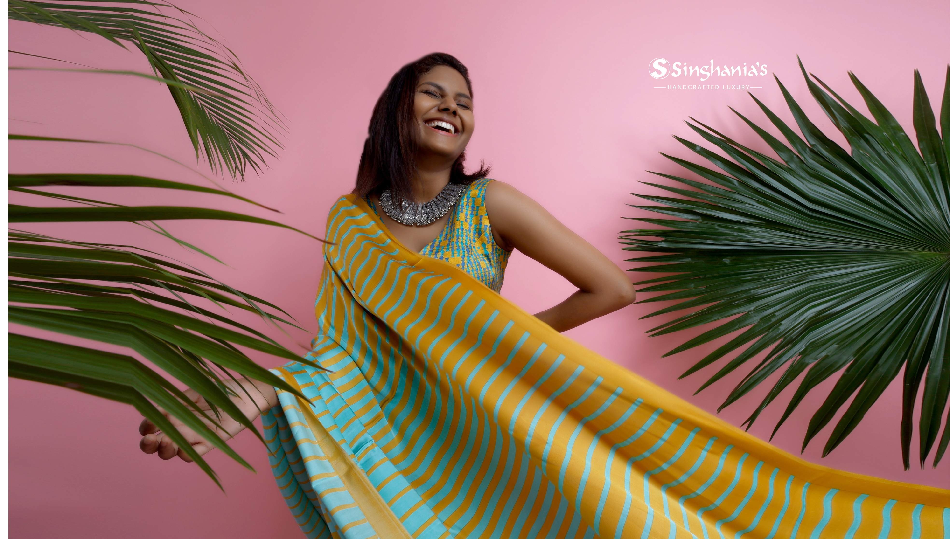 How to Give a Modern Touch to Your Ethnic Saree Outfit