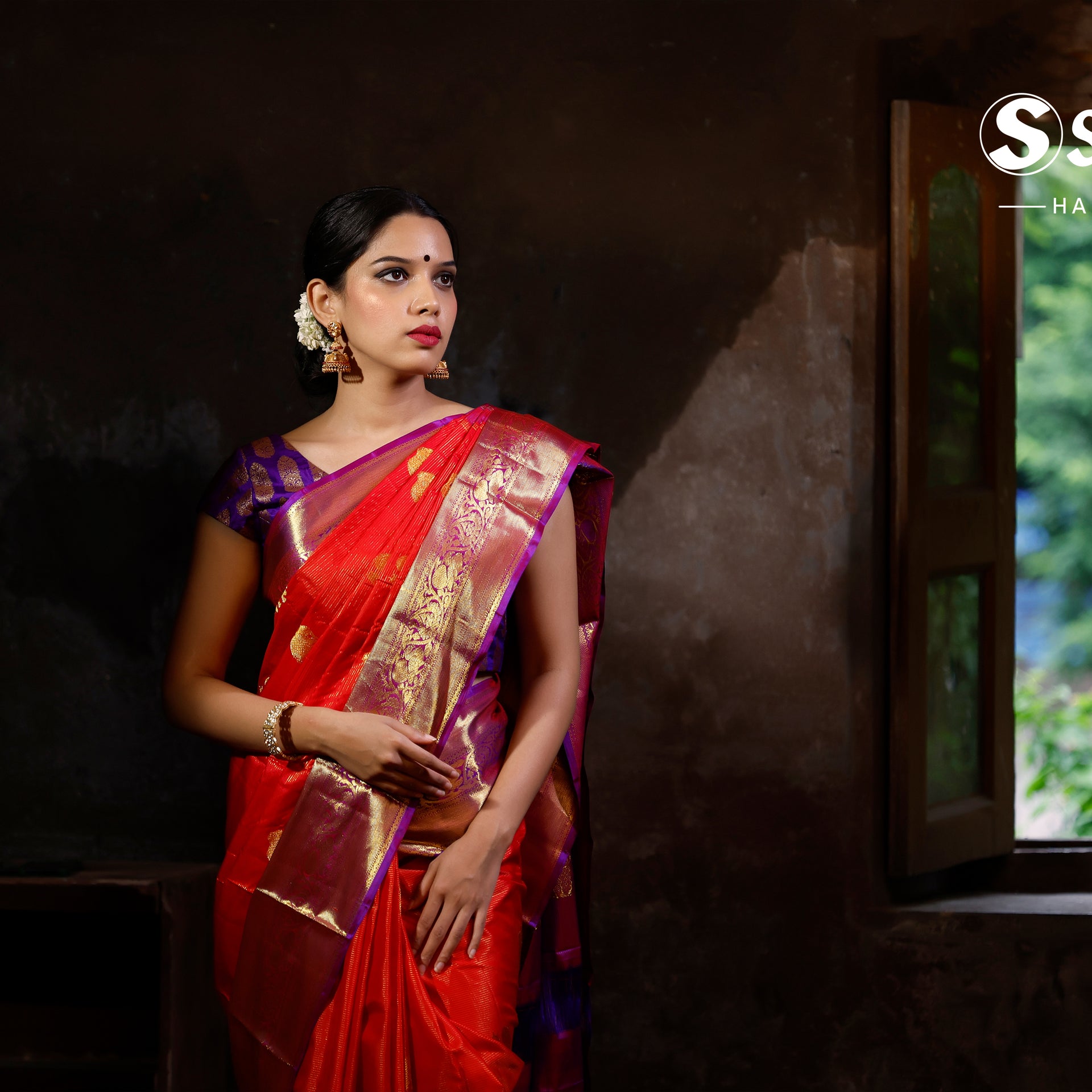 Real Silk Vs Fake Silk: A Comprehensive Comparison