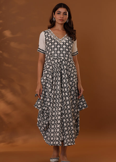 <img> White Handcrafted Double Side Drape Cotton Chola Dress
