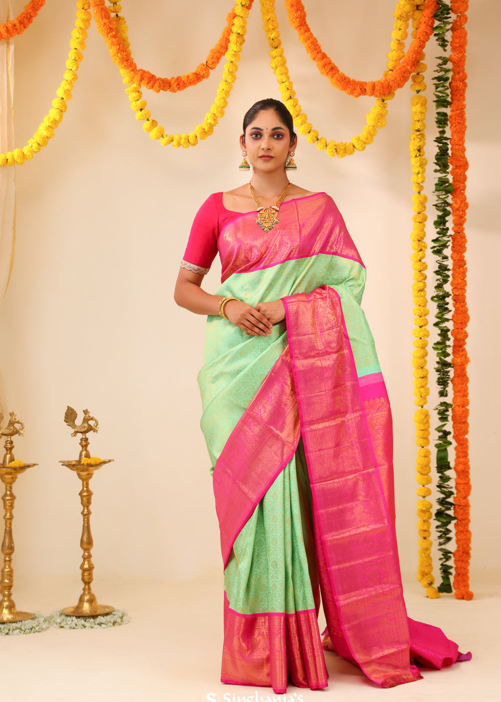 Mint Greeen Kanjivaram Silk Saree With Contrast Border