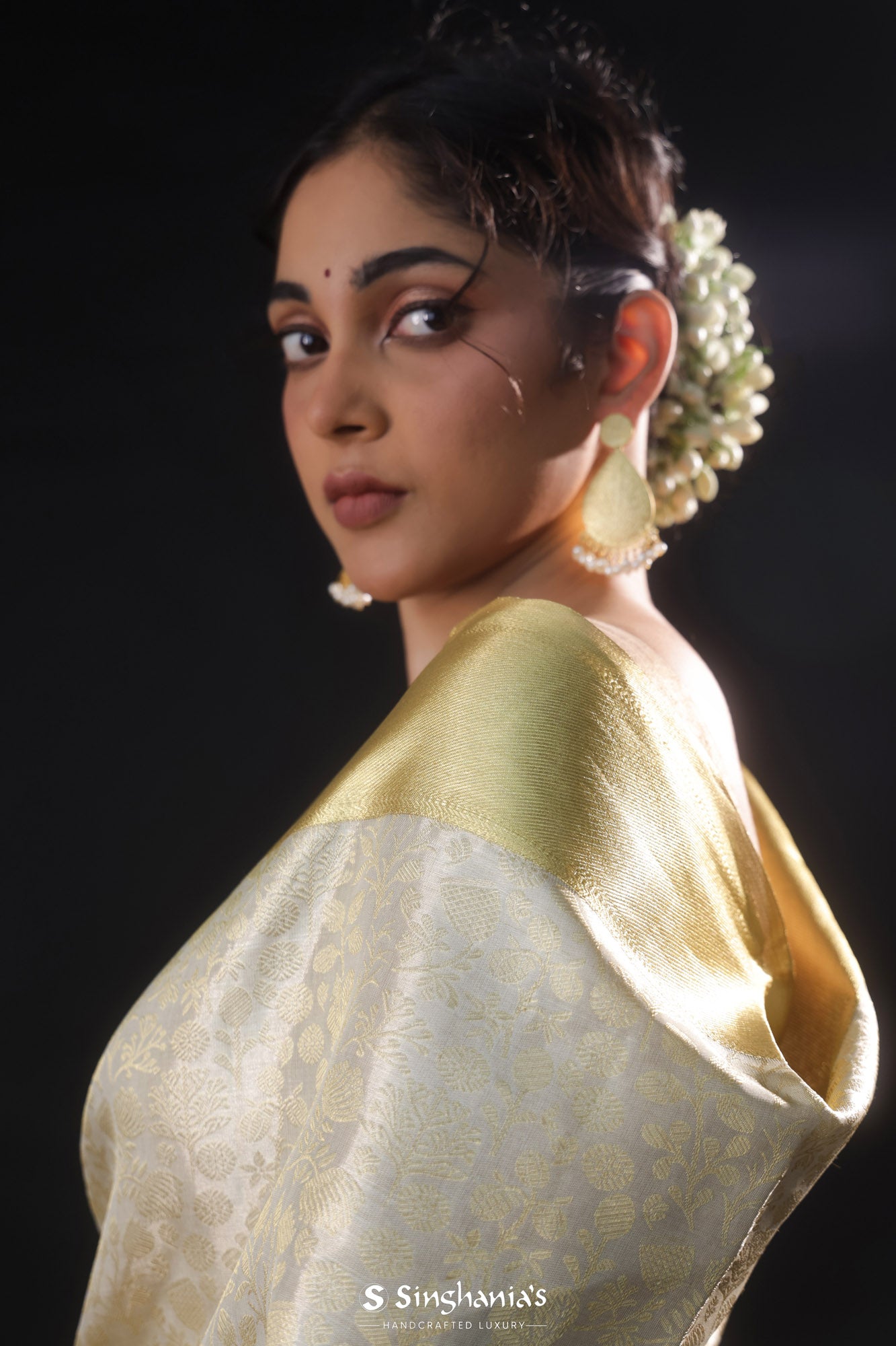 Pastel Off-White Tissue Kanjivaram Silk Saree With Jaal Weaving