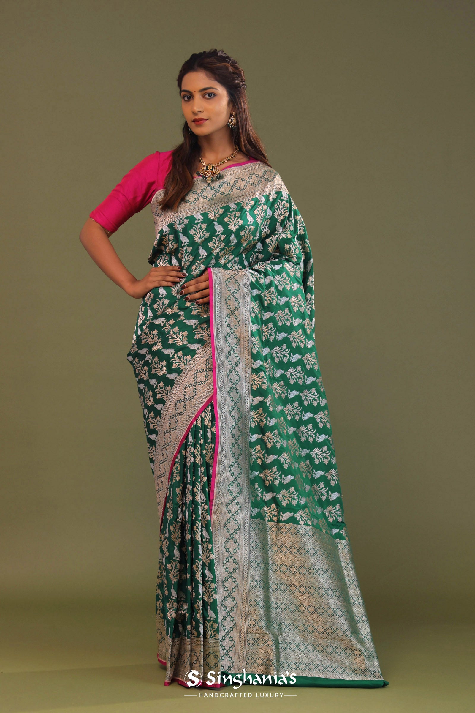 Green Banarasi Saree With Edge Contrast Gold Zari Border