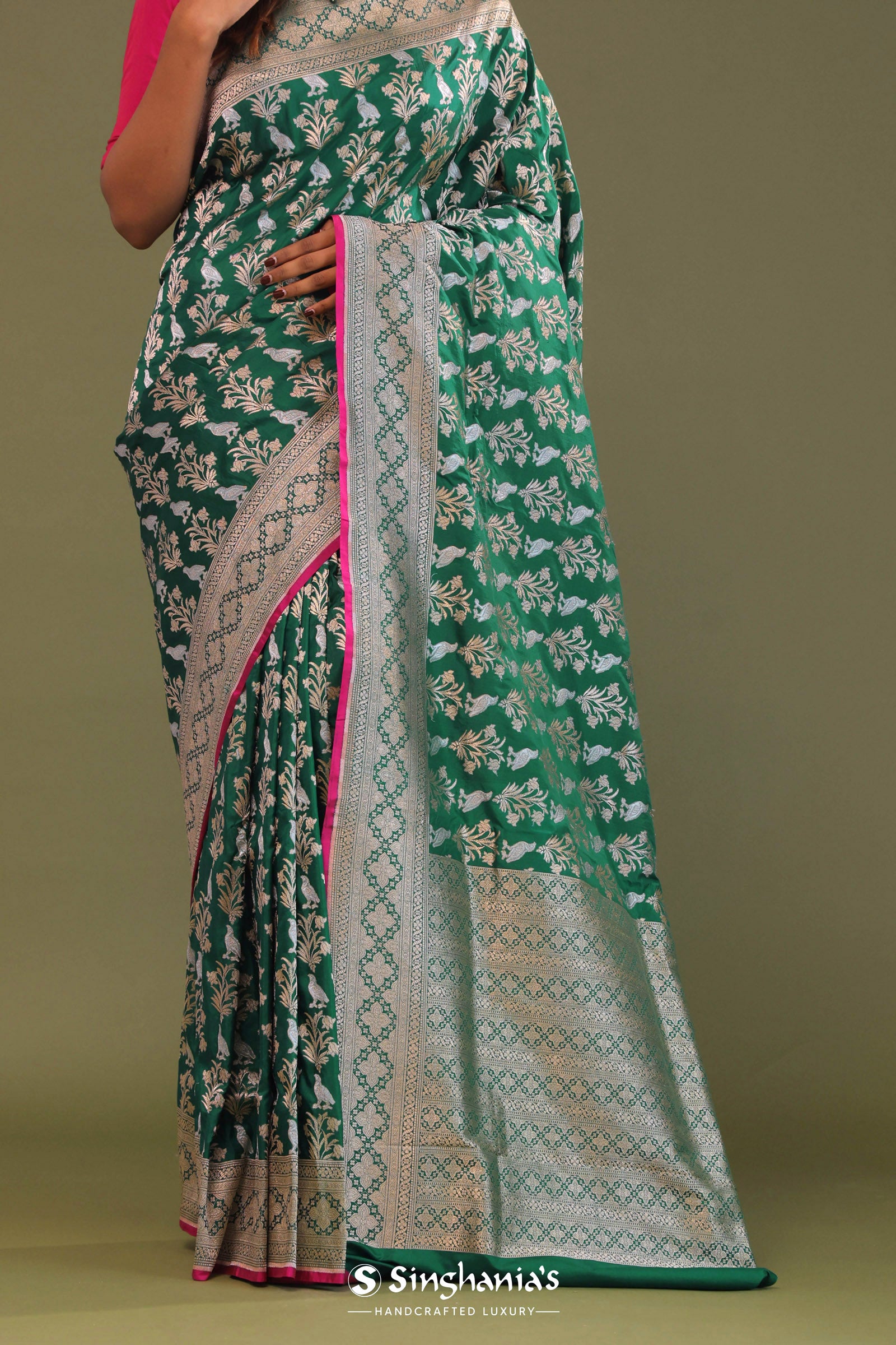 Green Banarasi Saree With Edge Contrast Gold Zari Border