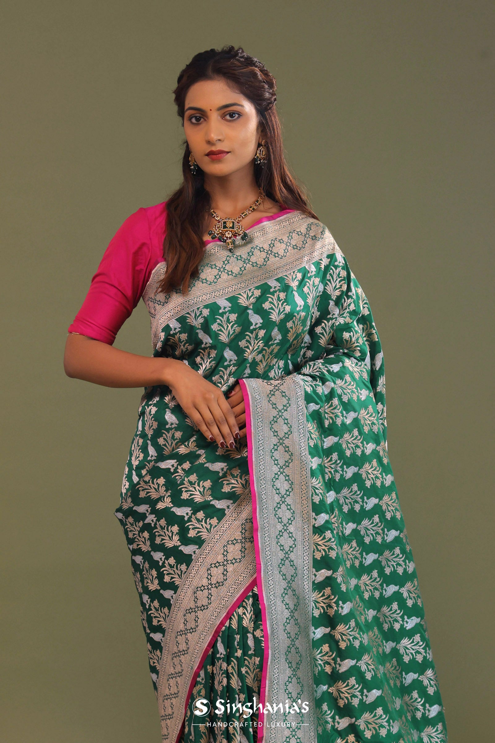 Green Banarasi Saree With Edge Contrast Gold Zari Border