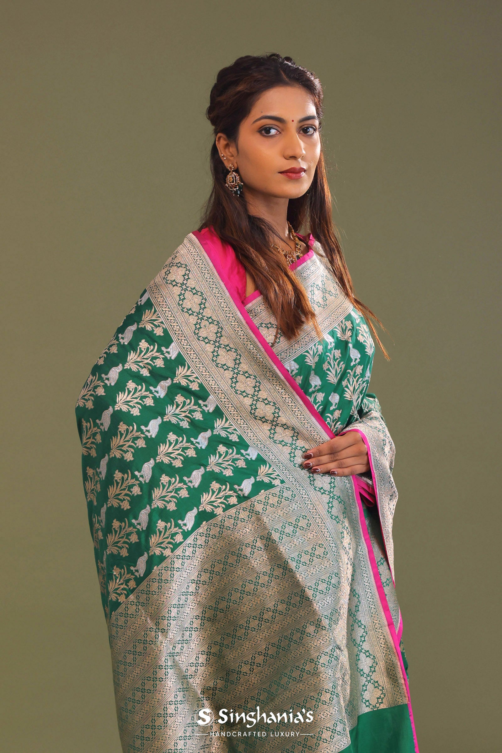 Green Banarasi Saree With Edge Contrast Gold Zari Border