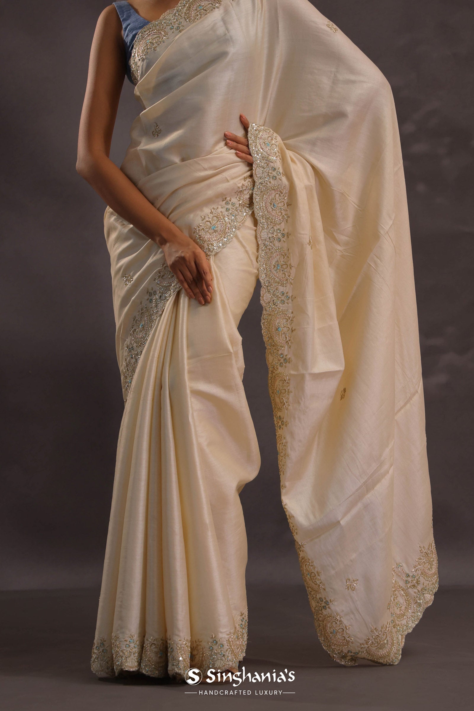 Ivory Whte Organza Embroidery Saree With Scallop Border