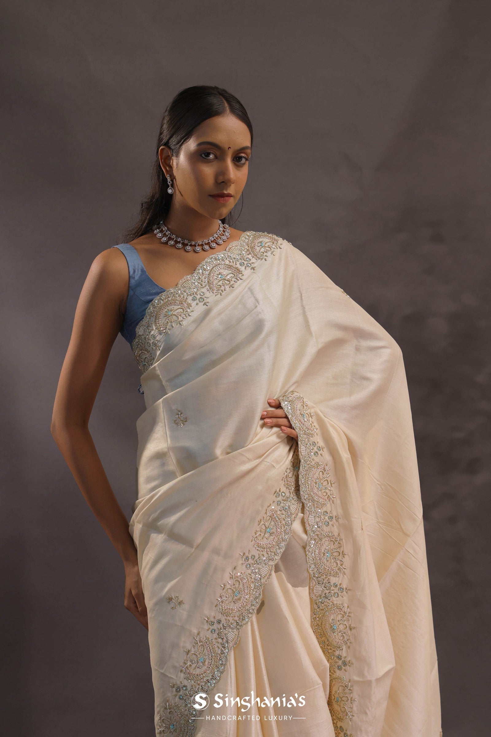 Ivory Whte Organza Embroidery Saree With Scallop Border