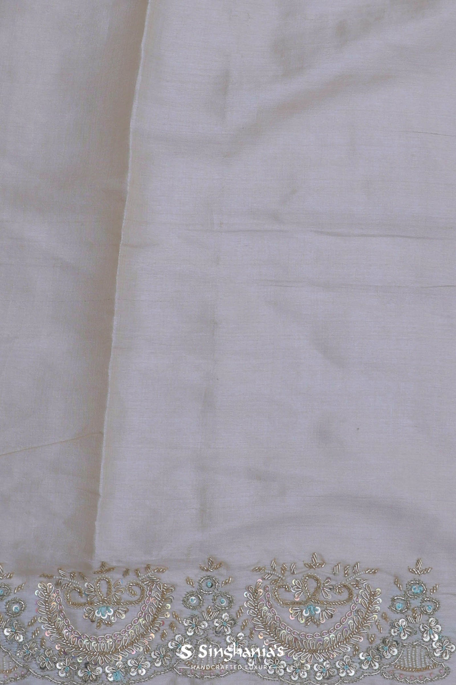 Ivory Whte Organza Embroidery Saree With Scallop Border