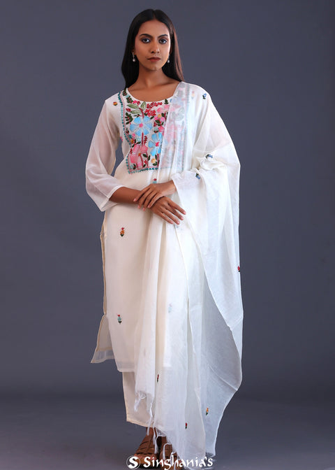 <img> White Mul Chanderi Thread Work Kurti Set