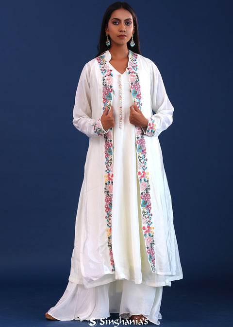 <img> White Crepe Silk Solid Kurti Set