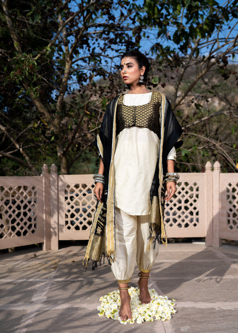 <img> Monochrome Cotton Silk Jacketed Suit Set