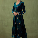 Emerald Green Velvet Straight Kurta Set And Pant With Gotta Dupatta