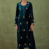 Emerald Green Velvet Straight Kurta Set And Pant With Gotta Dupatta