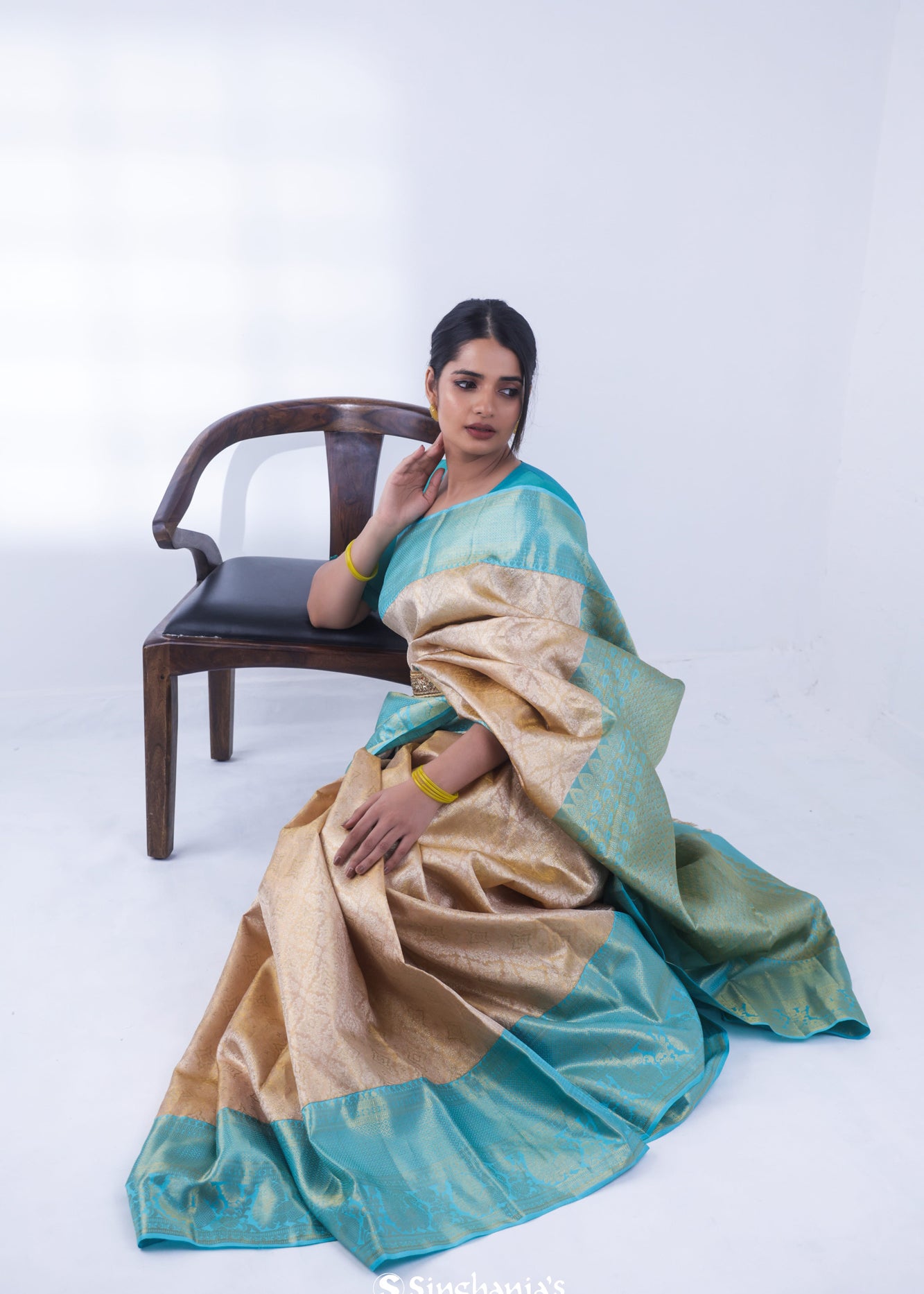 Cashmere Brown Kanjivaram Silk Saree With Floral Jaal Weaving