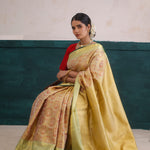 Golden Crest Dual Tone Kanjivaram Silk Saree With Floral Jaal Weaving