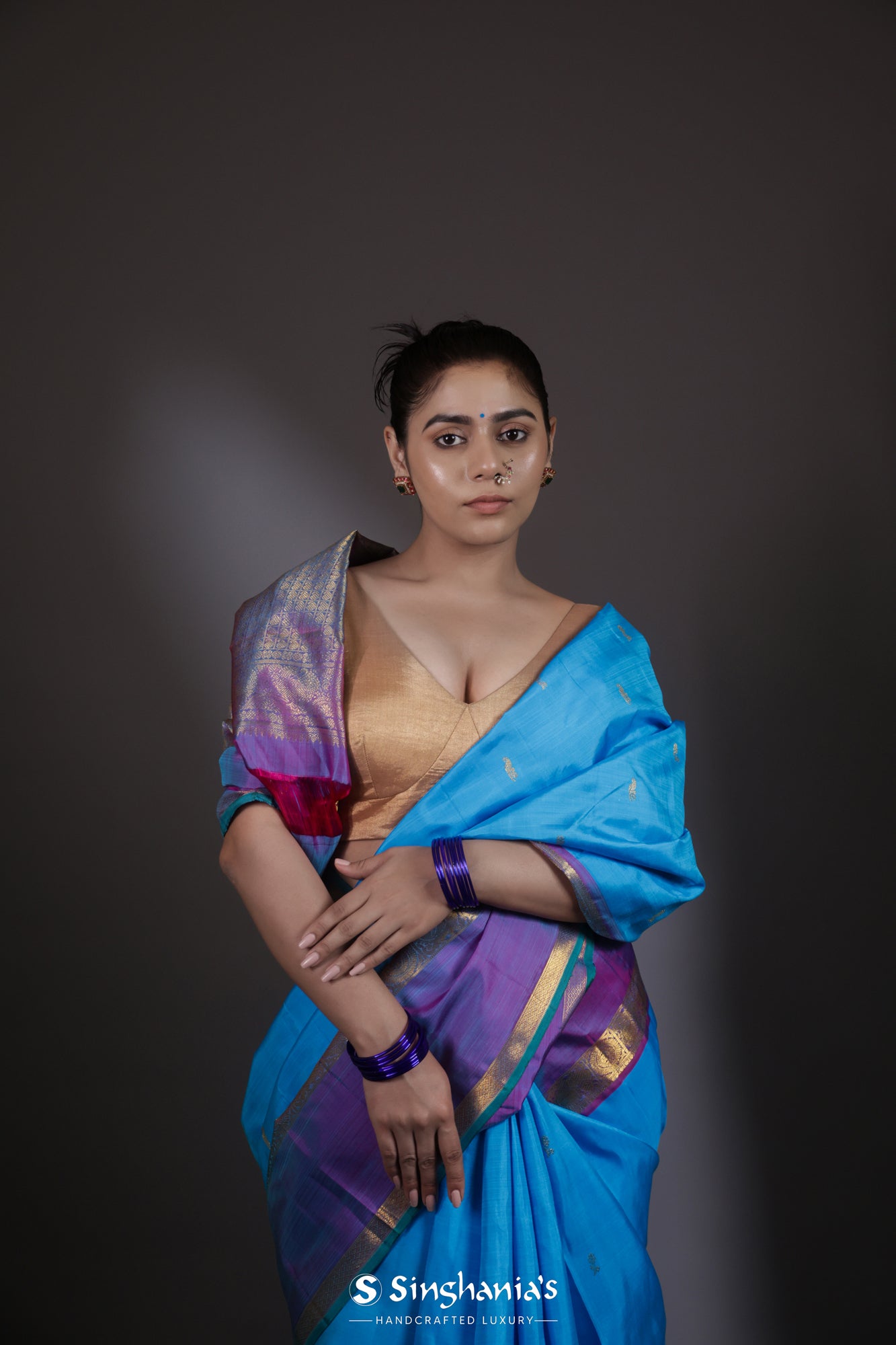 Chlorine Blue Kanjivaram Silk Saree With Floral Buttis Weaving