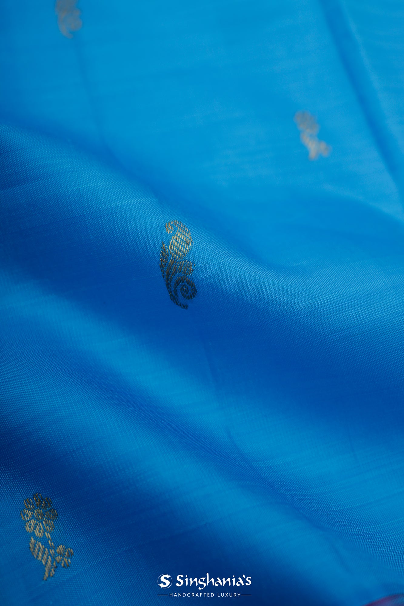 Chlorine Blue Kanjivaram Silk Saree With Floral Buttis Weaving